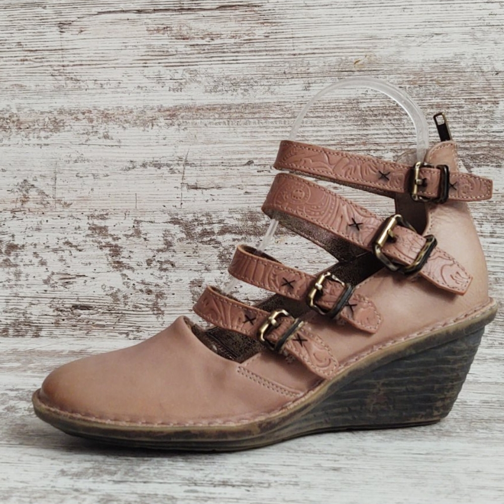⚅NWOT OTBT Pecan Leather Biker Wedge